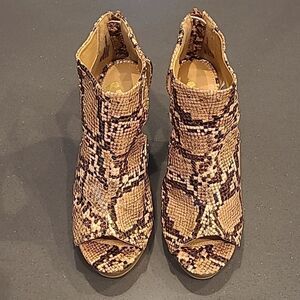 Report sz WMS 7 faux snake skin NWOT